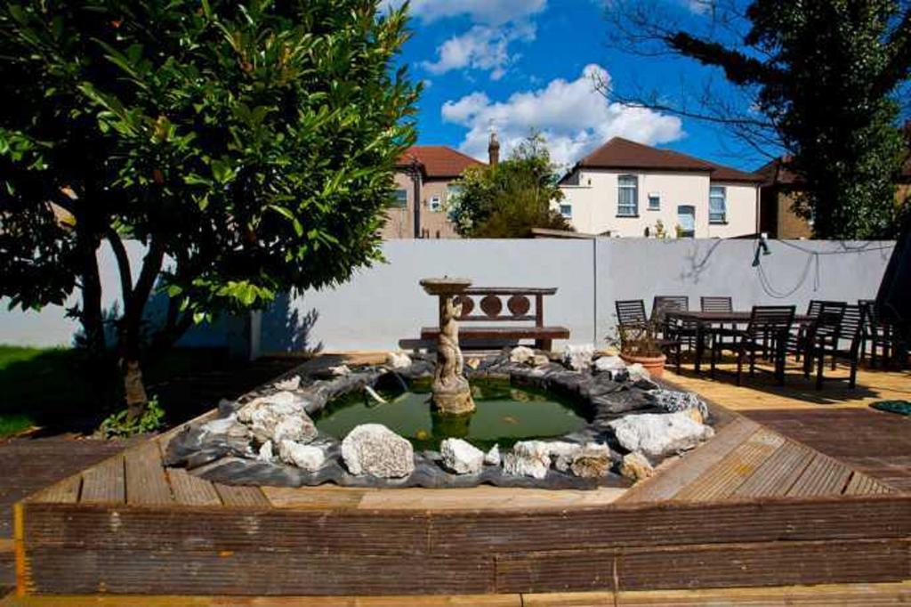 Cranford Hotel 2*
