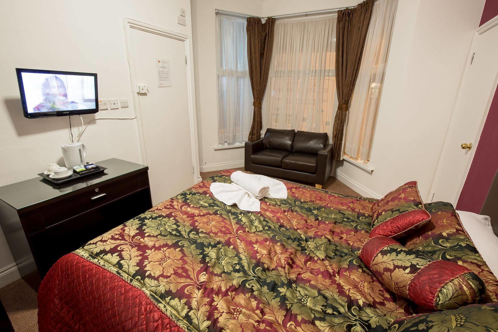Cranford Hotel 2*